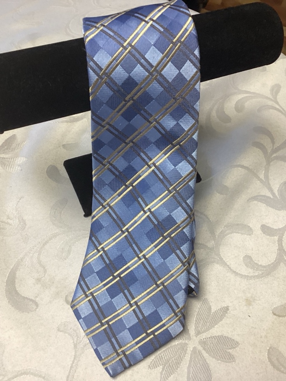 Geoffrey Beene Blue GEOMETRIC.  Silk Tie - lovely design SOPHISTICATED 💙💙💙💙 - Picture 4 of 8